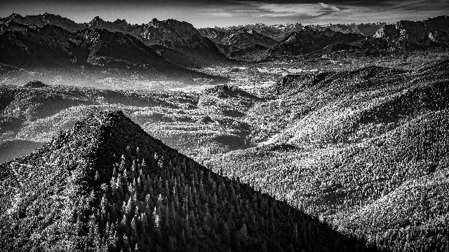 Zwischen Grad und Ebene – In den Bergen