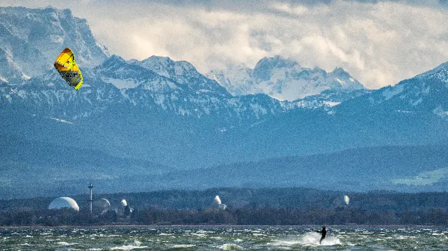 Kitesurfen bei Herrsching – Auf dem Wasser
