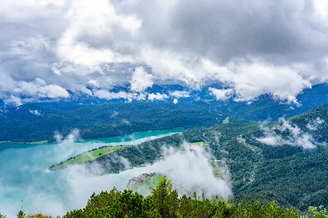 Südblick vom Herzogstand – In den Bergen
