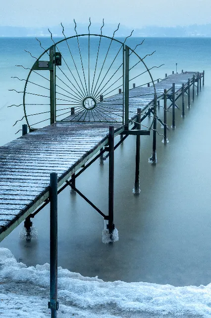 Eis am Ufer in Breitbrunn – Am Ufer