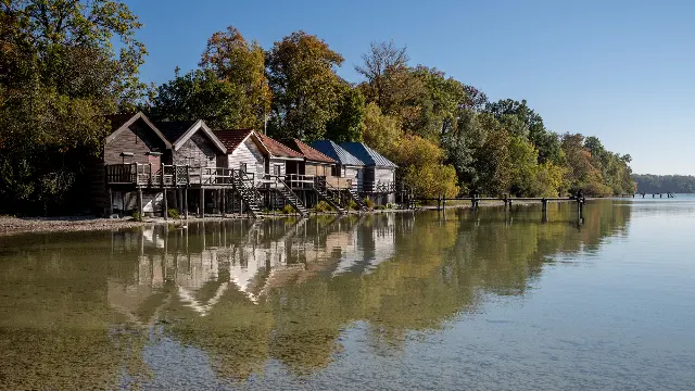 Bootshäuser am Stegener Ufer – Am Ufer