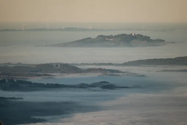 Ebene im Nebel – In den Bergen