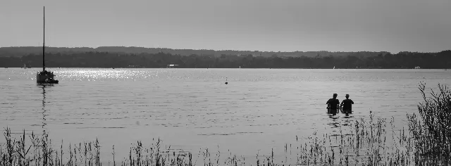 Zwei im Stillstand – Auf dem Wasser