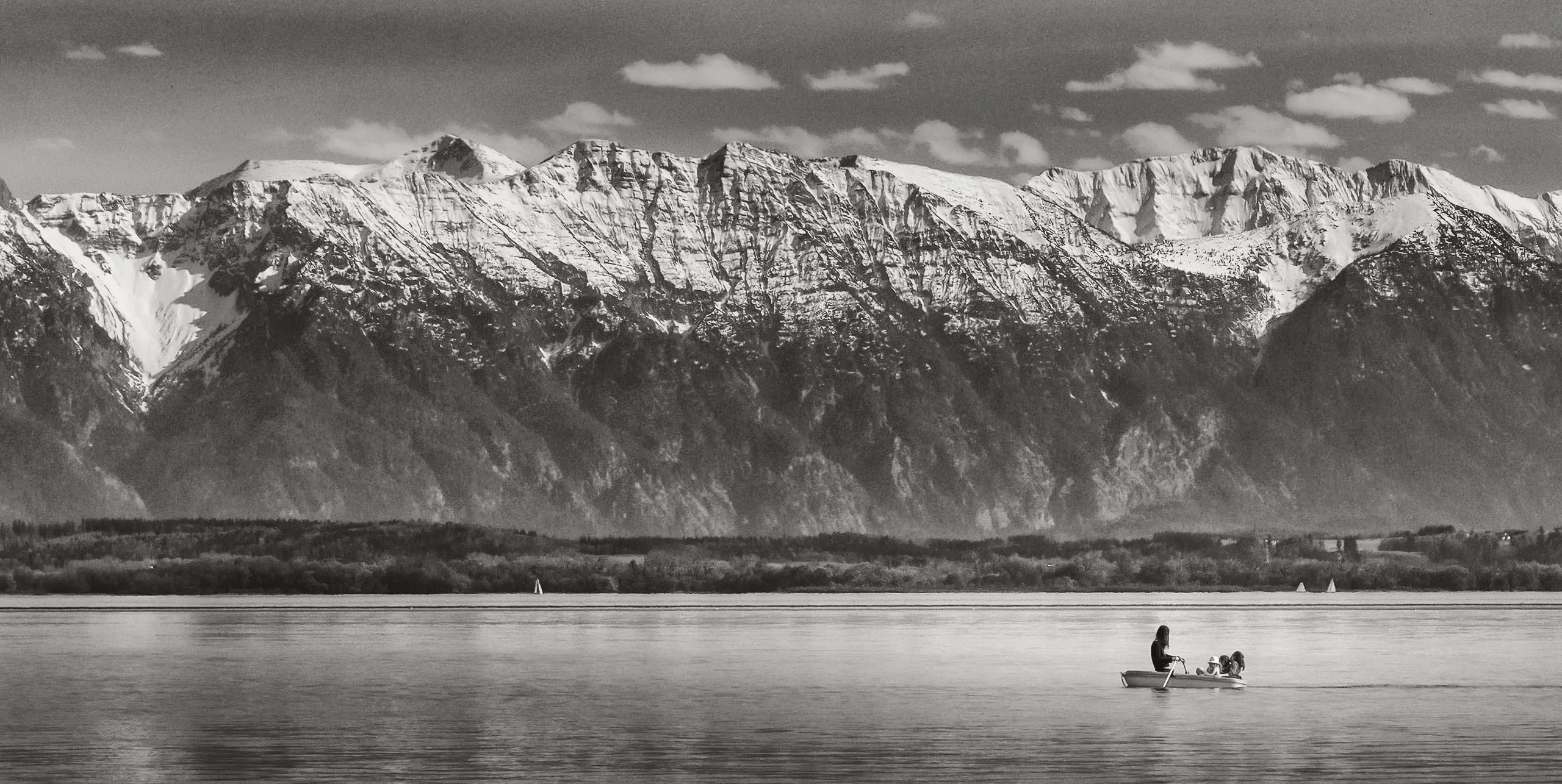 Den Bergen so nah – Auf dem Wasser
