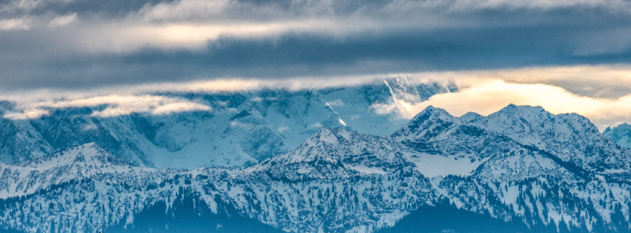 Schneekronen – In den Bergen